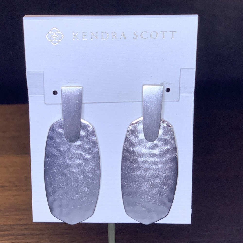 Kendra Scott Aragon Earrings in Hammered Silver